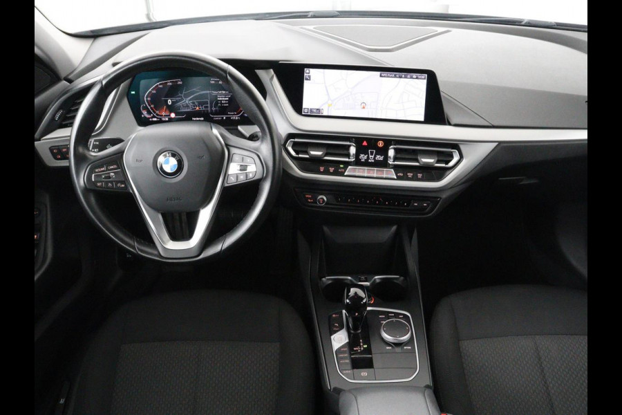 BMW 1-serie 116i Business Edition | Carplay | Live Cockpit | Navigatie | Full LED | Navigatie | DAB | Climate control | Cruise control | Bluetooth | Origineel NL
