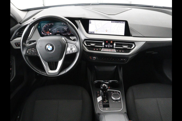 BMW 1-serie 116i Business Edition | Carplay | Live Cockpit | Navigatie | Full LED | Navigatie | DAB | Climate control | Cruise control | Bluetooth | Origineel NL