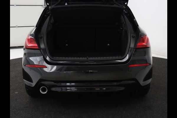 BMW 1-serie 116i Business Edition | Carplay | Live Cockpit | Navigatie | Full LED | Navigatie | DAB | Climate control | Cruise control | Bluetooth | Origineel NL