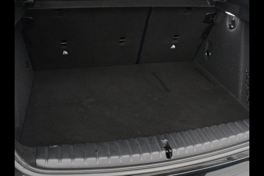 BMW 1-serie 116i Business Edition | Carplay | Live Cockpit | Navigatie | Full LED | Navigatie | DAB | Climate control | Cruise control | Bluetooth | Origineel NL