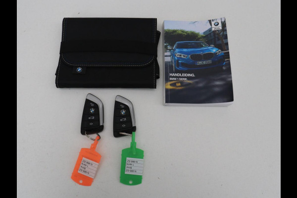 BMW 1-serie 116i Business Edition | Carplay | Live Cockpit | Navigatie | Full LED | Navigatie | DAB | Climate control | Cruise control | Bluetooth | Origineel NL