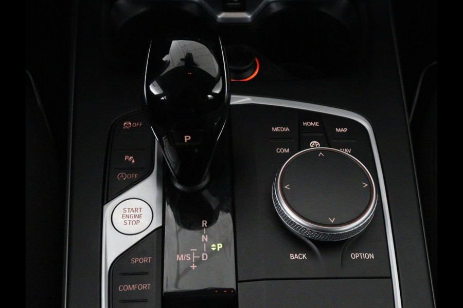 BMW 1-serie 116i Business Edition | Carplay | Live Cockpit | Navigatie | Full LED | Navigatie | DAB | Climate control | Cruise control | Bluetooth | Origineel NL