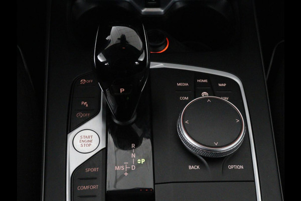 BMW 1-serie 116i Business Edition | Carplay | Live Cockpit | Navigatie | Full LED | Navigatie | DAB | Climate control | Cruise control | Bluetooth | Origineel NL