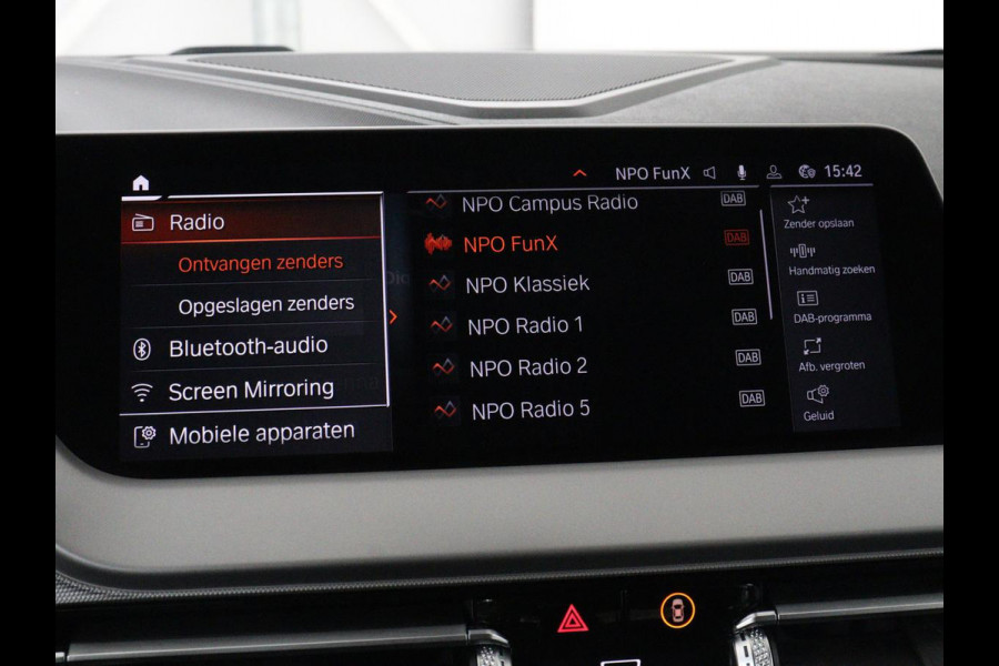 BMW 1-serie 116i Business Edition | Carplay | Live Cockpit | Navigatie | Full LED | Navigatie | DAB | Climate control | Cruise control | Bluetooth | Origineel NL