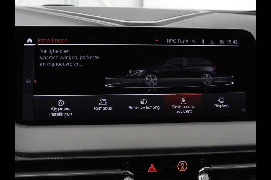 BMW 1-serie 116i Business Edition | Carplay | Live Cockpit | Navigatie | Full LED | Navigatie | DAB | Climate control | Cruise control | Bluetooth | Origineel NL