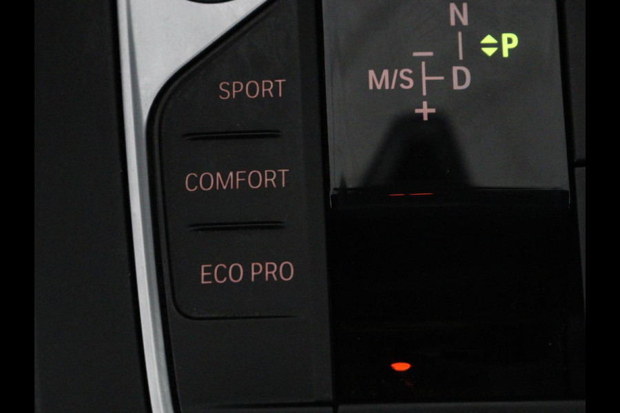 BMW 1-serie 116i Business Edition | Carplay | Live Cockpit | Navigatie | Full LED | Navigatie | DAB | Climate control | Cruise control | Bluetooth | Origineel NL