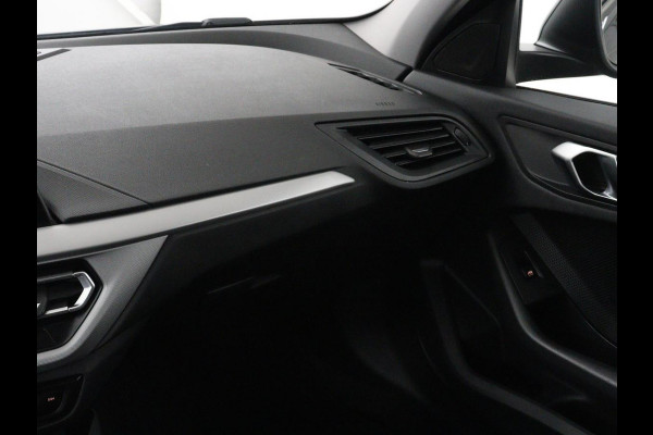 BMW 1-serie 116i Business Edition | Carplay | Live Cockpit | Navigatie | Full LED | Navigatie | DAB | Climate control | Cruise control | Bluetooth | Origineel NL