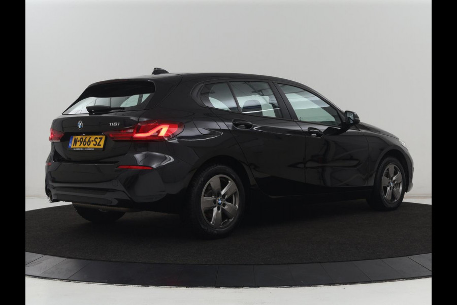 BMW 1-serie 116i Business Edition | Carplay | Live Cockpit | Navigatie | Full LED | Navigatie | DAB | Climate control | Cruise control | Bluetooth | Origineel NL