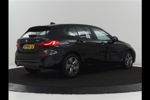 BMW 1-serie 116i Business Edition | Carplay | Live Cockpit | Navigatie | Full LED | Navigatie | DAB | Climate control | Cruise control | Bluetooth | Origineel NL