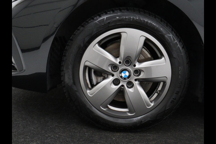 BMW 1-serie 116i Business Edition | Carplay | Live Cockpit | Navigatie | Full LED | Navigatie | DAB | Climate control | Cruise control | Bluetooth | Origineel NL