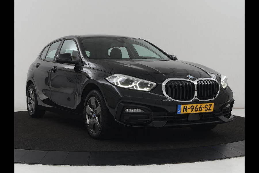 BMW 1-serie 116i Business Edition | Carplay | Live Cockpit | Navigatie | Full LED | Navigatie | DAB | Climate control | Cruise control | Bluetooth | Origineel NL