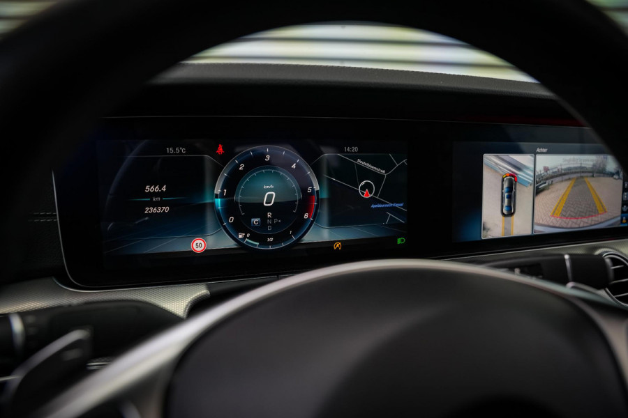 Mercedes-Benz E-Klasse 220 d Business Solution AMG Panoramadak WideScreen Ambient Luxe Leder
