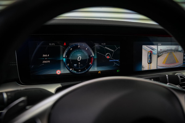 Mercedes-Benz E-Klasse 220 d Business Solution AMG Panoramadak WideScreen Ambient Luxe Leder