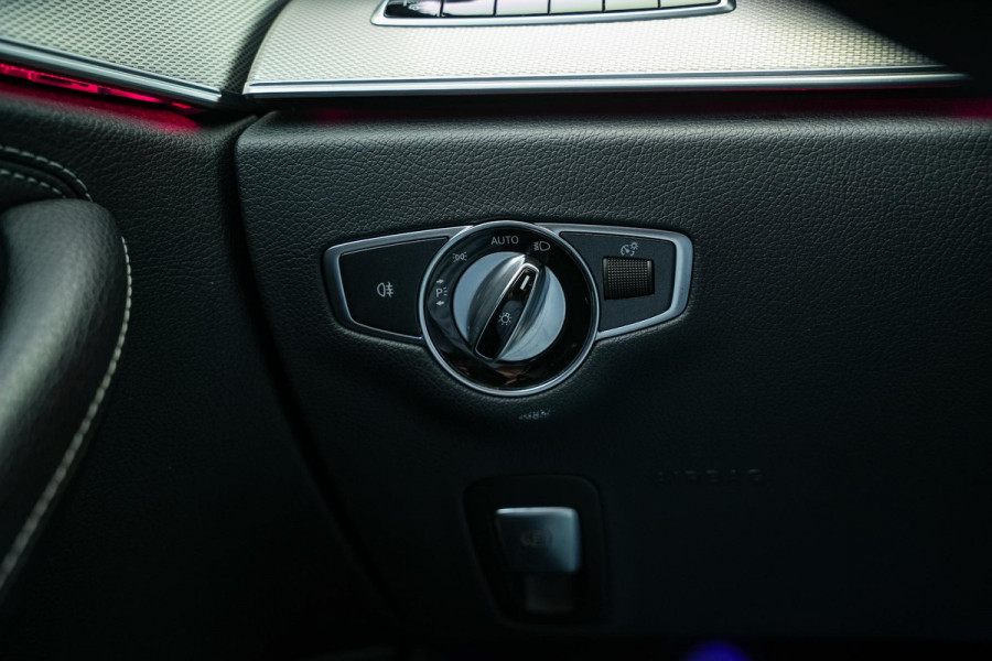 Mercedes-Benz E-Klasse 220 d Business Solution AMG Panoramadak WideScreen Ambient Luxe Leder