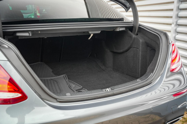 Mercedes-Benz E-Klasse 220 d Business Solution AMG Panoramadak WideScreen Ambient Luxe Leder