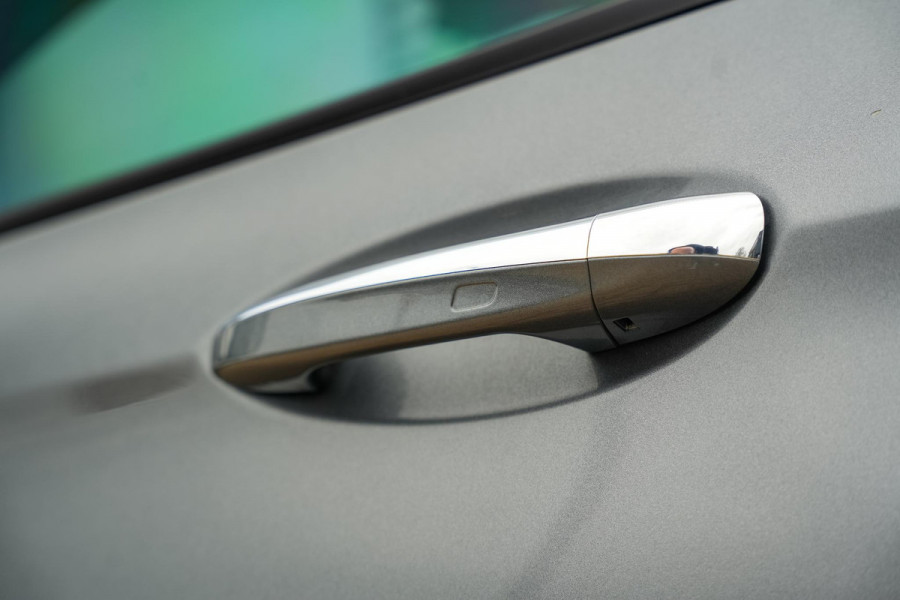Mercedes-Benz E-Klasse 220 d Business Solution AMG Panoramadak WideScreen Ambient Luxe Leder