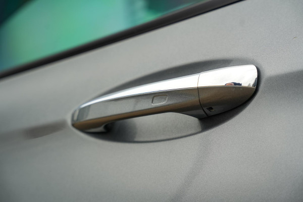 Mercedes-Benz E-Klasse 220 d Business Solution AMG Panoramadak WideScreen Ambient Luxe Leder