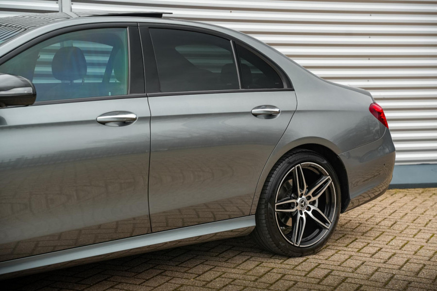 Mercedes-Benz E-Klasse 220 d Business Solution AMG Panoramadak WideScreen Ambient Luxe Leder