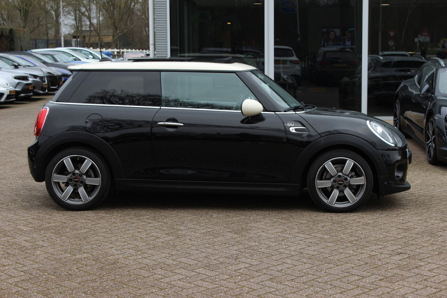 MINI Mini 1.5 Cooper 60 Years Edition / Panoramadak / Head-up / Leder / Harman Kardon / 17'' / Navigatie / DAB / Cruise Control