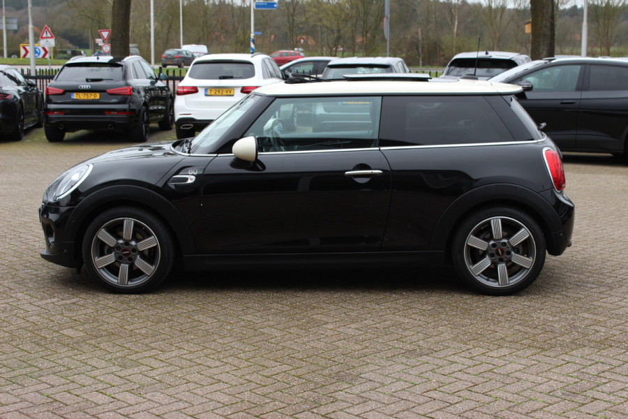MINI Mini 1.5 Cooper 60 Years Edition / Panoramadak / Head-up / Leder / Harman Kardon / 17'' / Navigatie / DAB / Cruise Control