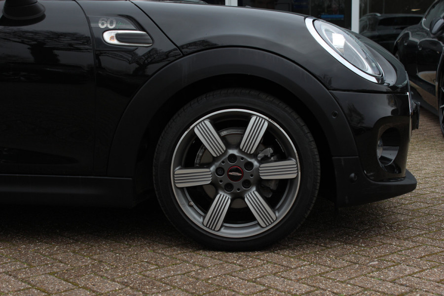 MINI Mini 1.5 Cooper 60 Years Edition / Panoramadak / Head-up / Leder / Harman Kardon / 17'' / Navigatie / DAB / Cruise Control