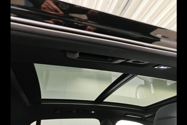 Lynk & Co 01 1.5 192KW PHEV Panoramadak Navigatie Apple Carplay/ Android Auto Camera Parkeersensoren Adaptive Cruise Control Memory stoelen verwarmbaar Full Led Climate Control Lichtmetalen velgen