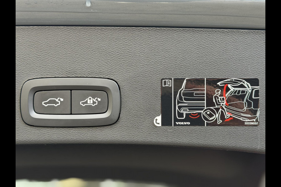 Volvo XC40 1.5 T5 Recharge Inscription |Pano|H/K|360CAM|Leer|Memory|PilotAssist|Trekhaak|Thunder Grey