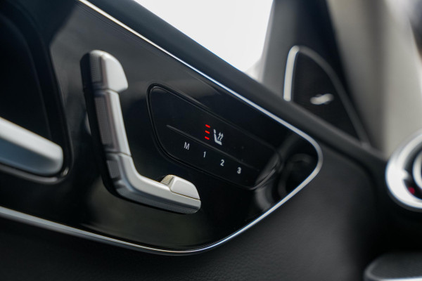 Mercedes-Benz C-Klasse 200 4MATIC AMG Line Burmester Panodak Ambient 360 Camera Dode Hoek Keyless