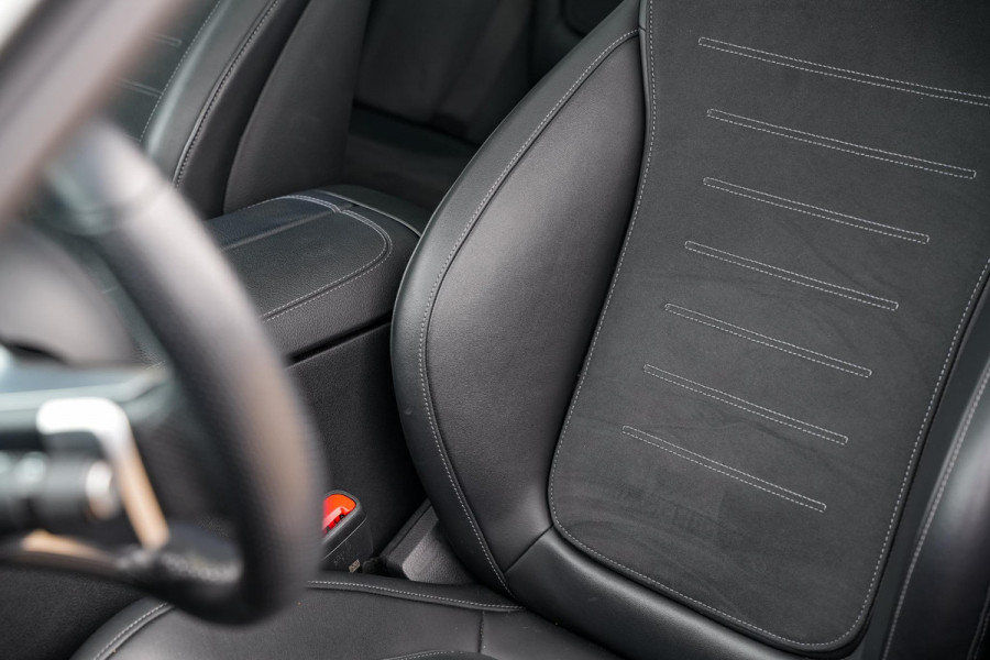 Mercedes-Benz C-Klasse 200 4MATIC AMG Line Burmester Panodak Ambient 360 Camera Dode Hoek Keyless