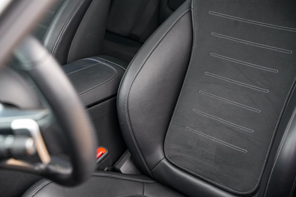 Mercedes-Benz C-Klasse 200 4MATIC AMG Line Burmester Panodak Ambient 360 Camera Dode Hoek Keyless