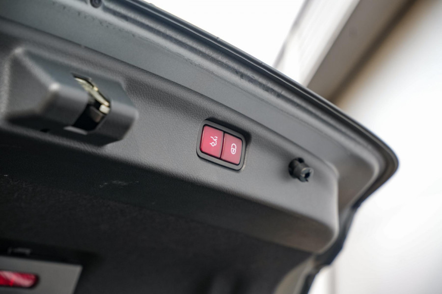 Mercedes-Benz C-Klasse 200 4MATIC AMG Line Burmester Panodak Ambient 360 Camera Dode Hoek Keyless