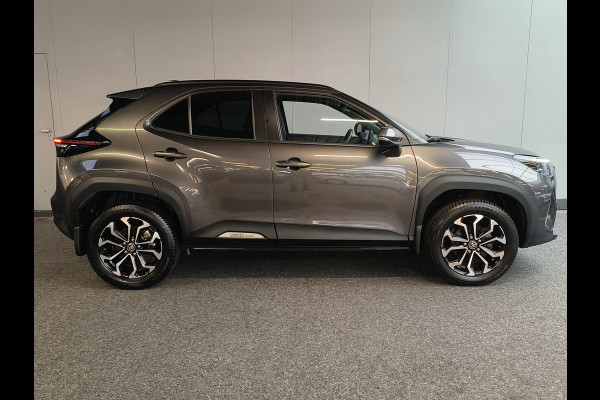 Toyota Yaris Cross 1.5 Hybrid 115 First Edition Rijklaar + Fabrieksgarantie Henk Jongen Auto's in Helmond,  al 50 jaar service zoals 't hoort!