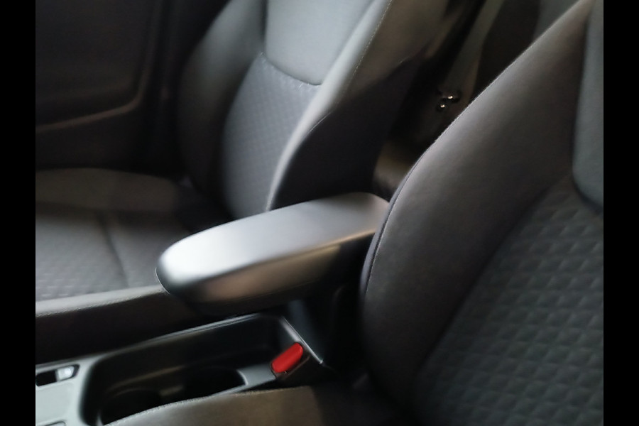 Toyota Yaris Cross 1.5 Hybrid 115 First Edition Rijklaar + Fabrieksgarantie Henk Jongen Auto's in Helmond,  al 50 jaar service zoals 't hoort!