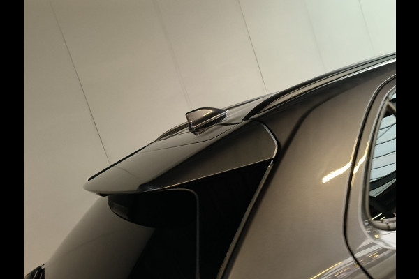 Toyota Yaris Cross 1.5 Hybrid 115 First Edition Rijklaar + Fabrieksgarantie Henk Jongen Auto's in Helmond,  al 50 jaar service zoals 't hoort!