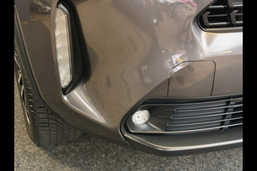 Toyota Yaris Cross 1.5 Hybrid 115 First Edition Rijklaar + Fabrieksgarantie Henk Jongen Auto's in Helmond,  al 50 jaar service zoals 't hoort!