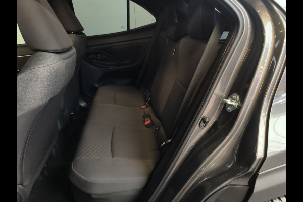 Toyota Yaris Cross 1.5 Hybrid 115 First Edition Rijklaar + Fabrieksgarantie Henk Jongen Auto's in Helmond,  al 50 jaar service zoals 't hoort!