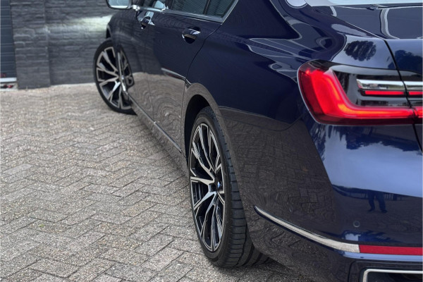 BMW 7 Serie 745e High Executive | Schuif-Kanteldak | 4-WS | Comfortleder | Soft-Close | Head-Up | Alcantara hemel