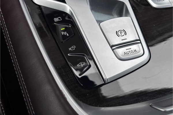 BMW 7 Serie 745e High Executive | Schuif-Kanteldak | 4-WS | Comfortleder | Soft-Close | Head-Up | Alcantara hemel