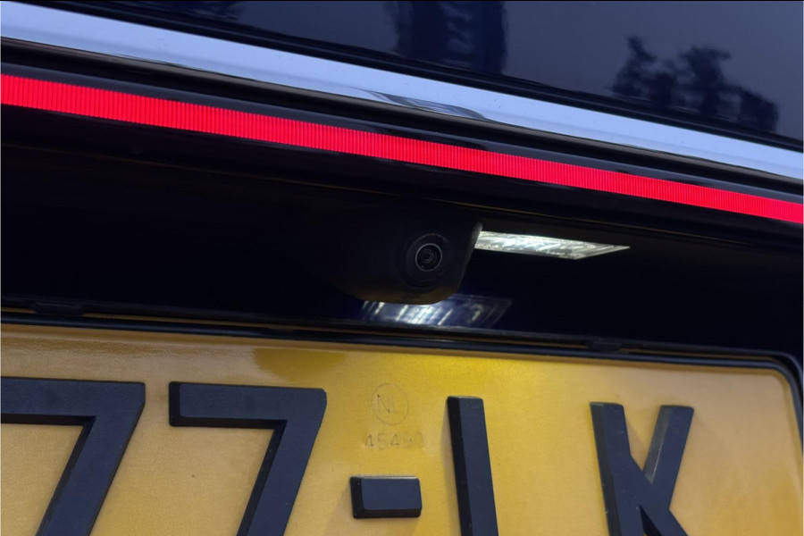 BMW 7 Serie 745e High Executive | Schuif-Kanteldak | 4-WS | Comfortleder | Soft-Close | Head-Up | Alcantara hemel