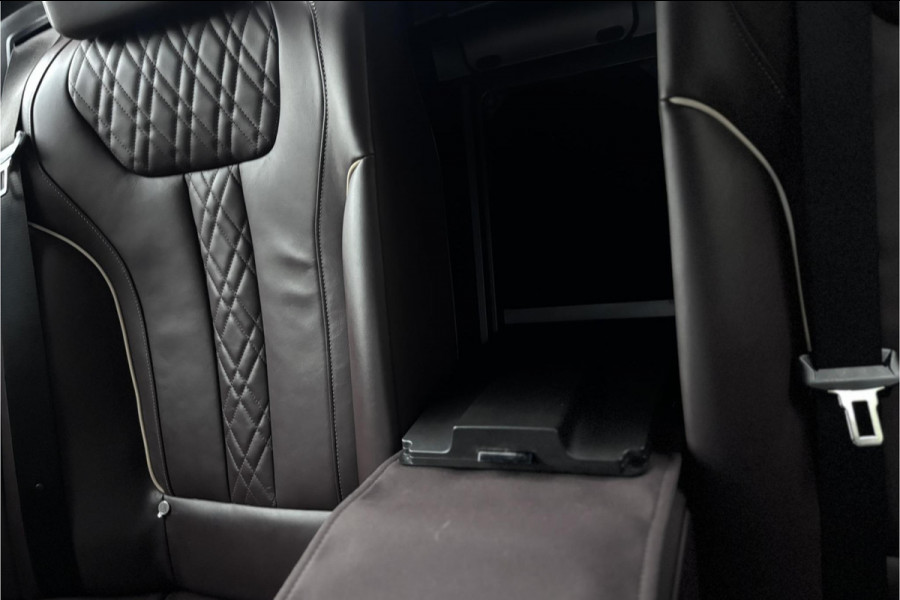 BMW 7 Serie 745e High Executive | Schuif-Kanteldak | 4-WS | Comfortleder | Soft-Close | Head-Up | Alcantara hemel