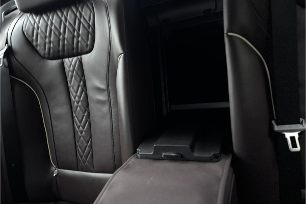 BMW 7 Serie 745e High Executive | Schuif-Kanteldak | 4-WS | Comfortleder | Soft-Close | Head-Up | Alcantara hemel