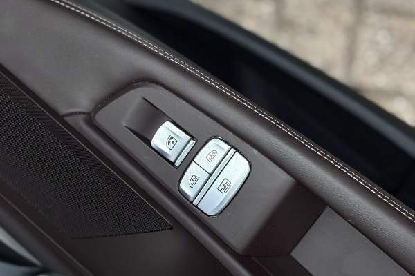 BMW 7 Serie 745e High Executive | Schuif-Kanteldak | 4-WS | Comfortleder | Soft-Close | Head-Up | Alcantara hemel