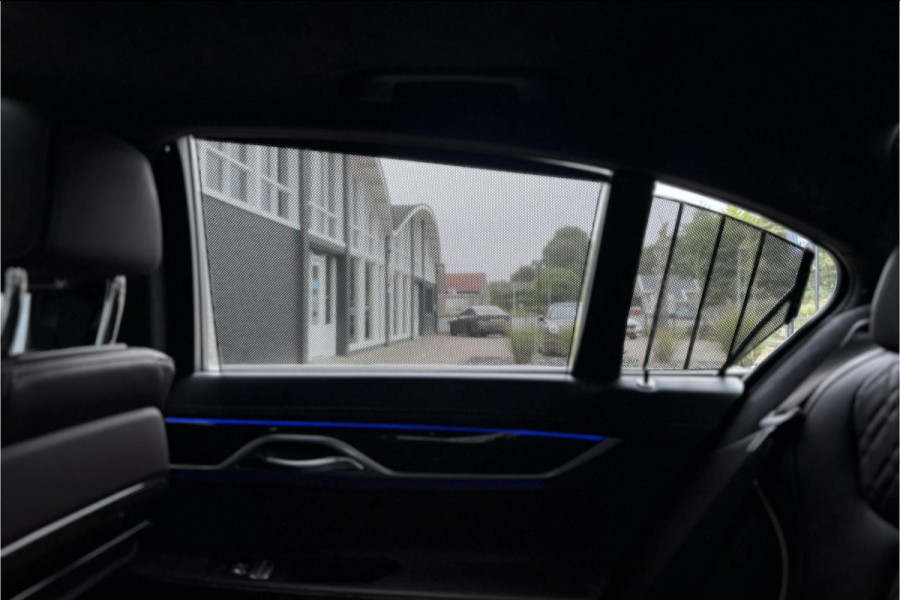 BMW 7 Serie 745e High Executive | Schuif-Kanteldak | 4-WS | Comfortleder | Soft-Close | Head-Up | Alcantara hemel