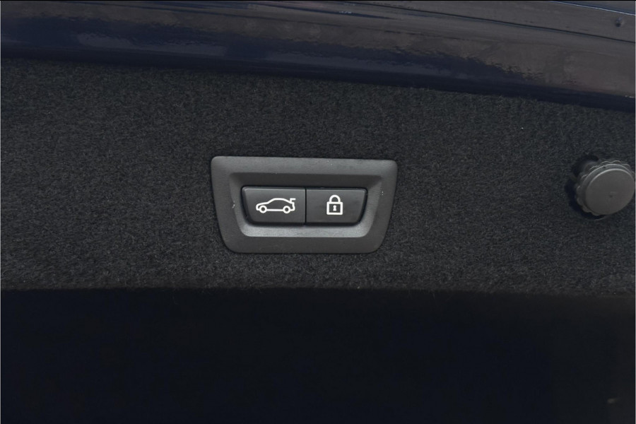 BMW 7 Serie 745e High Executive | Schuif-Kanteldak | 4-WS | Comfortleder | Soft-Close | Head-Up | Alcantara hemel