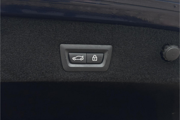 BMW 7 Serie 745e High Executive | Schuif-Kanteldak | 4-WS | Comfortleder | Soft-Close | Head-Up | Alcantara hemel