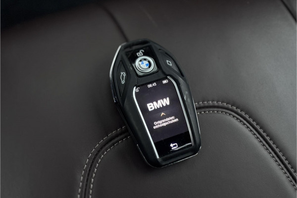 BMW 7 Serie 745e High Executive | Schuif-Kanteldak | 4-WS | Comfortleder | Soft-Close | Head-Up | Alcantara hemel