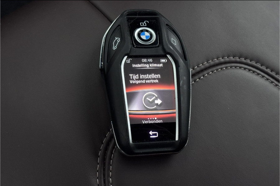 BMW 7 Serie 745e High Executive | Schuif-Kanteldak | 4-WS | Comfortleder | Soft-Close | Head-Up | Alcantara hemel