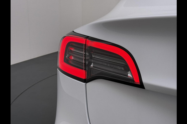 Tesla Model 3 Standard RWD Plus 60 kWh VAN €31.900,- NU VOOR SLECHTS €29.330,- Uw LENTEVOORDEEL €2.570,- | SOH 93% | VOLLEDIGE TESLA GARANTIE TOT 01-06-2027 OF 80k KM | STOEL VERWARMING VOOR/ACHTER | STUURVERWARMING | NETTE AUTO |