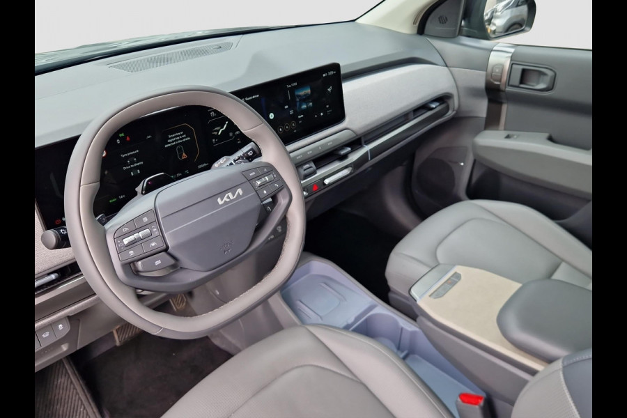 Kia EV3 Plus Advanced 81.4 kWh | Open Dak | Stoelverwarming | Harman / Kardon | Elektrische Achterklep |