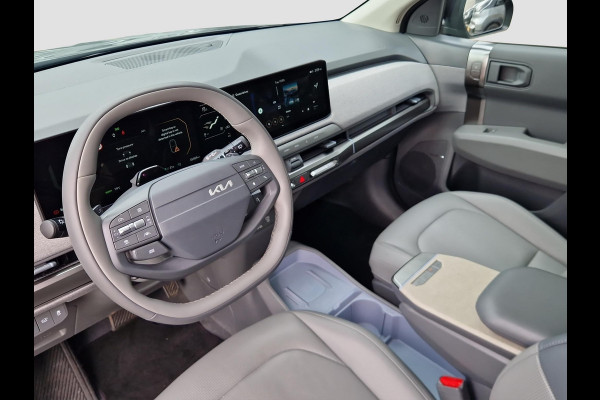 Kia EV3 Plus Advanced 81.4 kWh | Open Dak | Stoelverwarming | Harman / Kardon | Elektrische Achterklep |